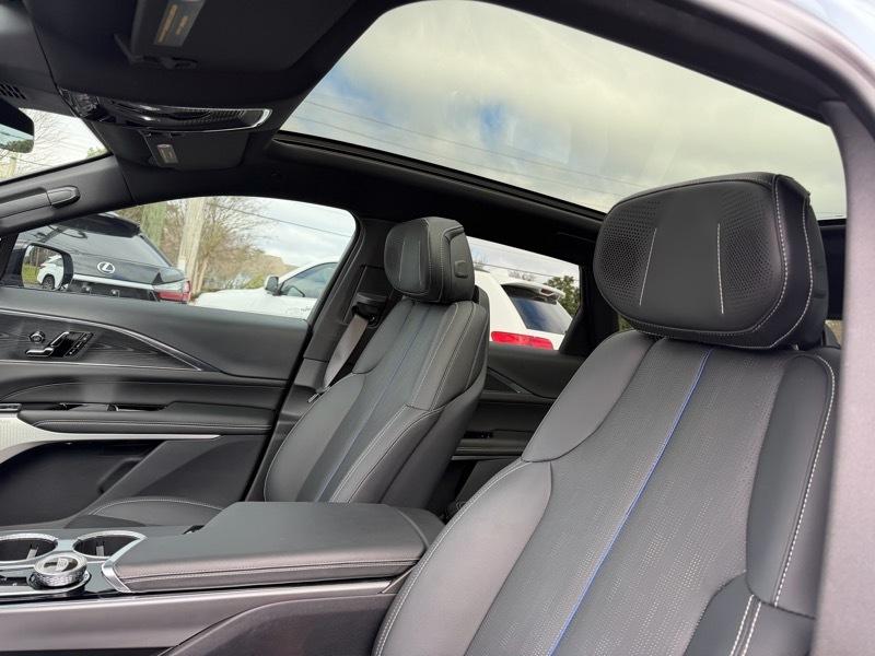 Cadillac Lyriq Sport-3 2024