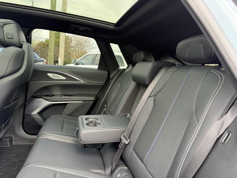 Cadillac Lyriq Sport-3 2024