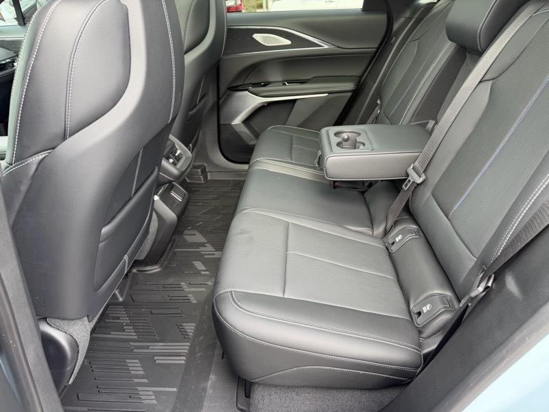 Cadillac Lyriq Sport-3 2024