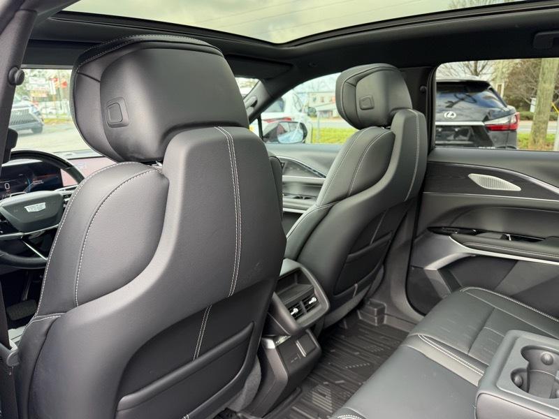 Cadillac Lyriq Sport-3 2024