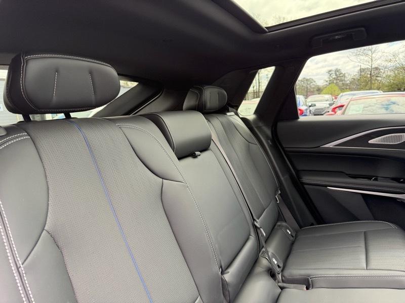 Cadillac Lyriq Sport-3 2024