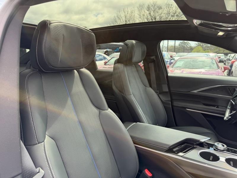 Cadillac Lyriq Sport-3 2024