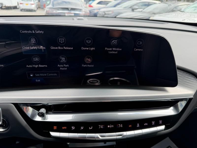 Cadillac Lyriq Sport-3 2024