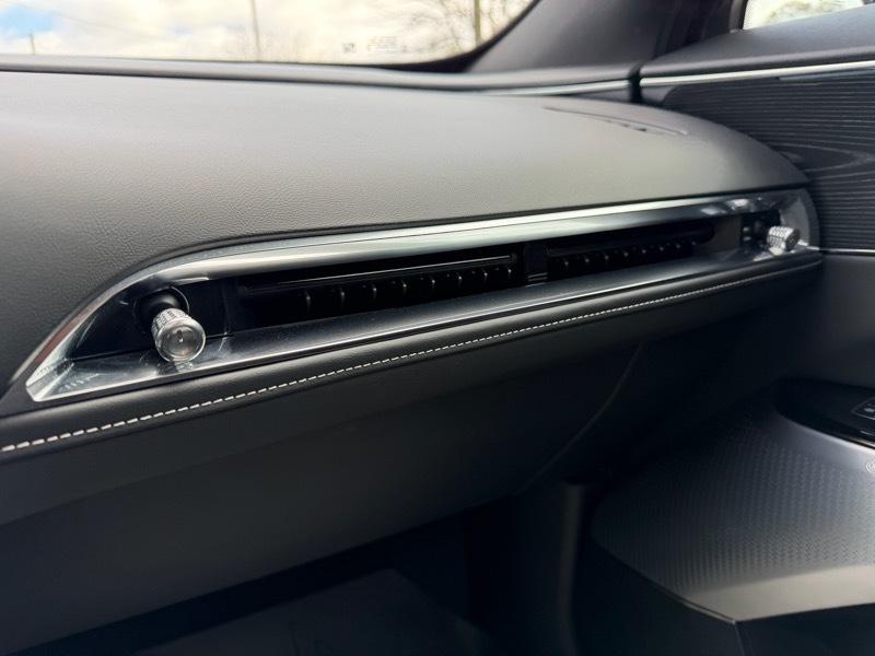 Cadillac Lyriq Sport-3 2024