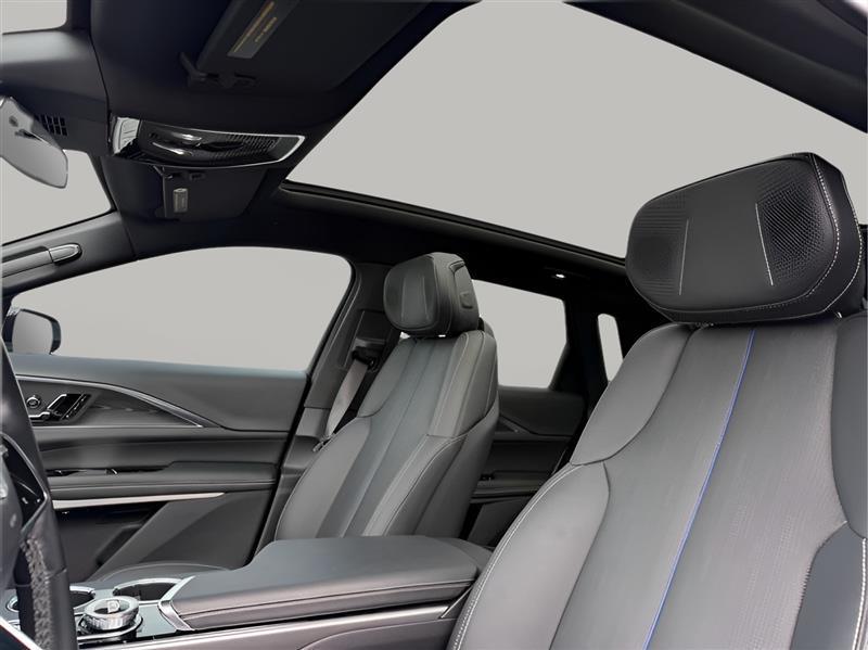 Cadillac Lyriq Sport-3 2024