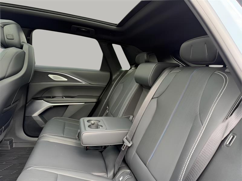 Cadillac Lyriq Sport-3 2024