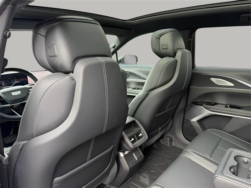 Cadillac Lyriq Sport-3 2024