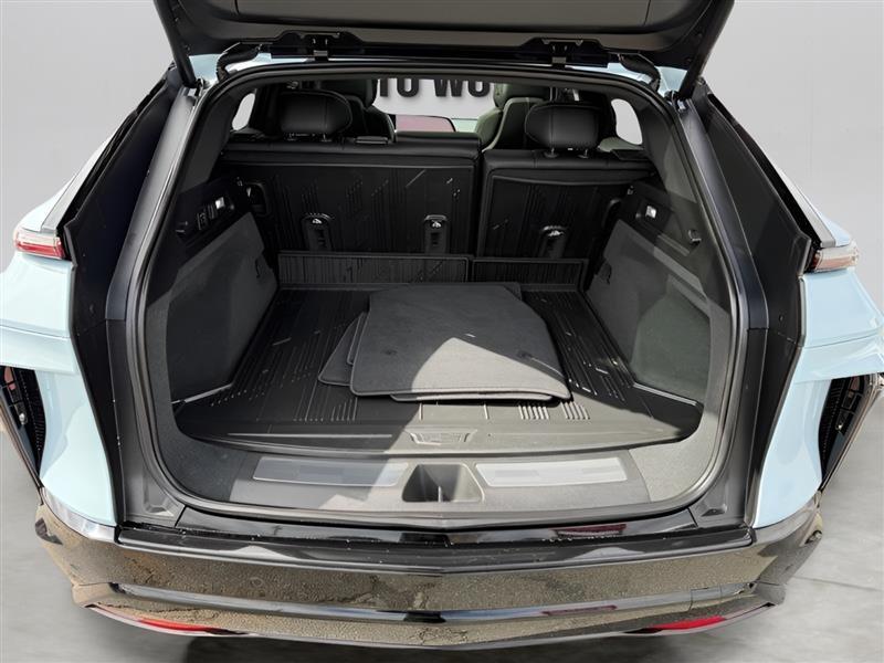 Cadillac Lyriq Sport-3 2024