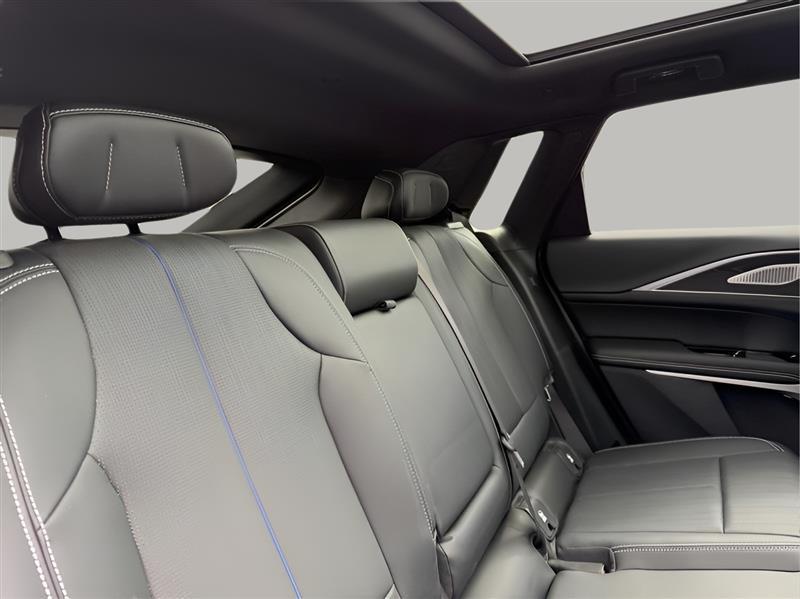 Cadillac Lyriq Sport-3 2024