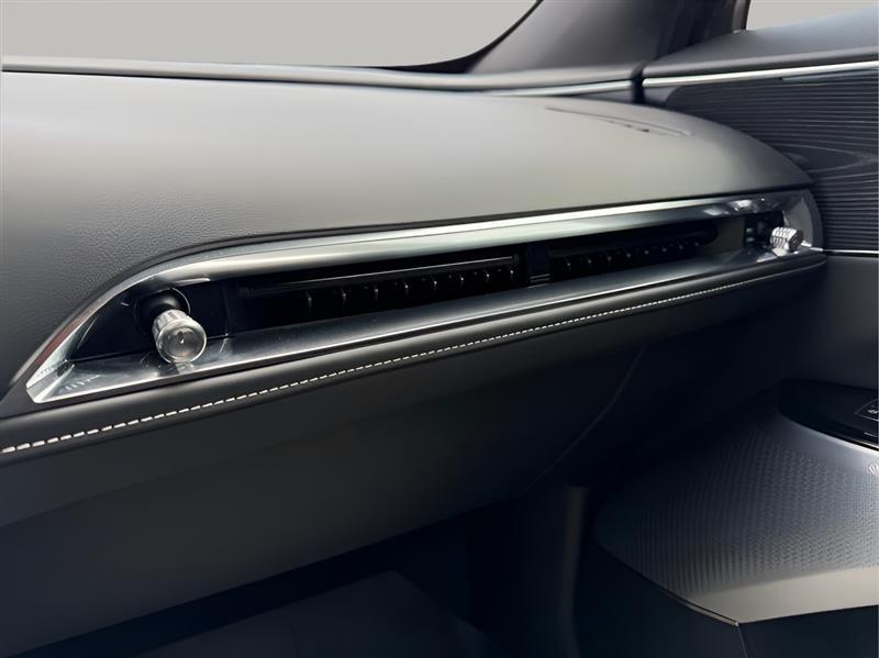 Cadillac Lyriq Sport-3 2024