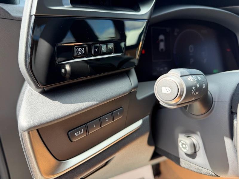 Lexus RZ 300e Premium w/18" Wheels 2025