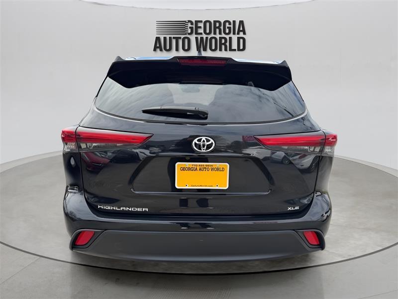 Toyota Highlander XLE FWD V6 2021