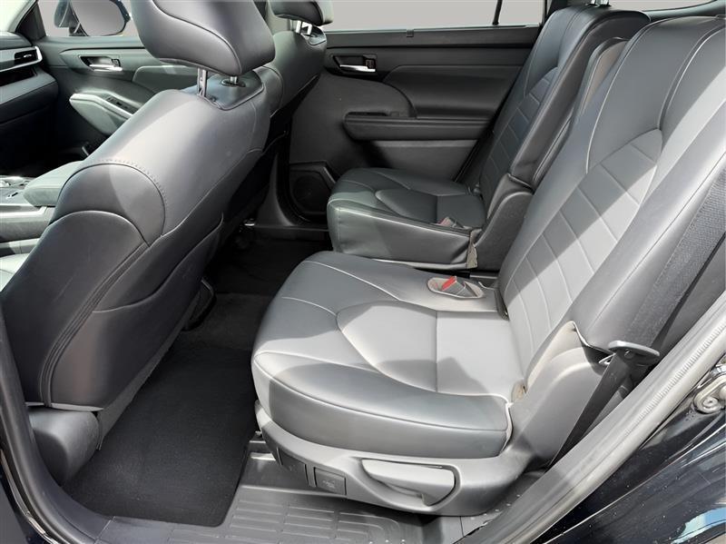 Toyota Highlander XLE FWD V6 2021