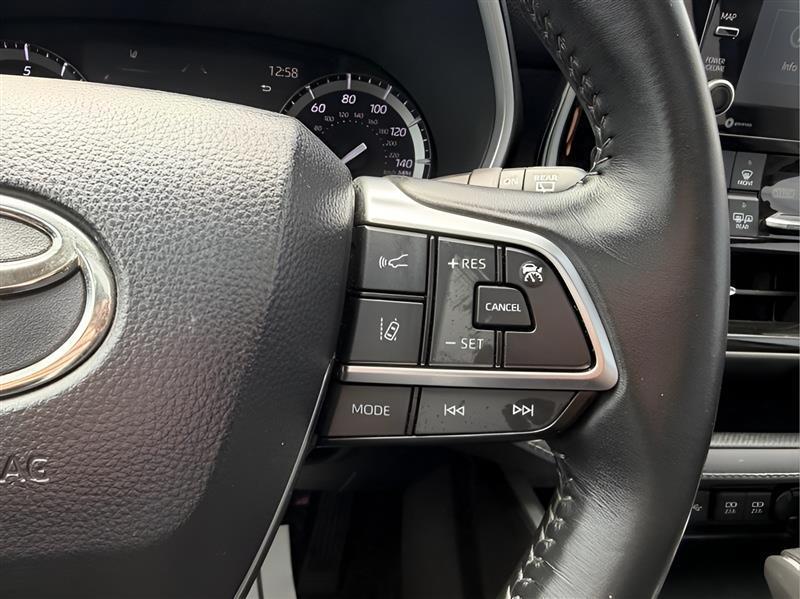 Toyota Highlander XLE FWD V6 2021