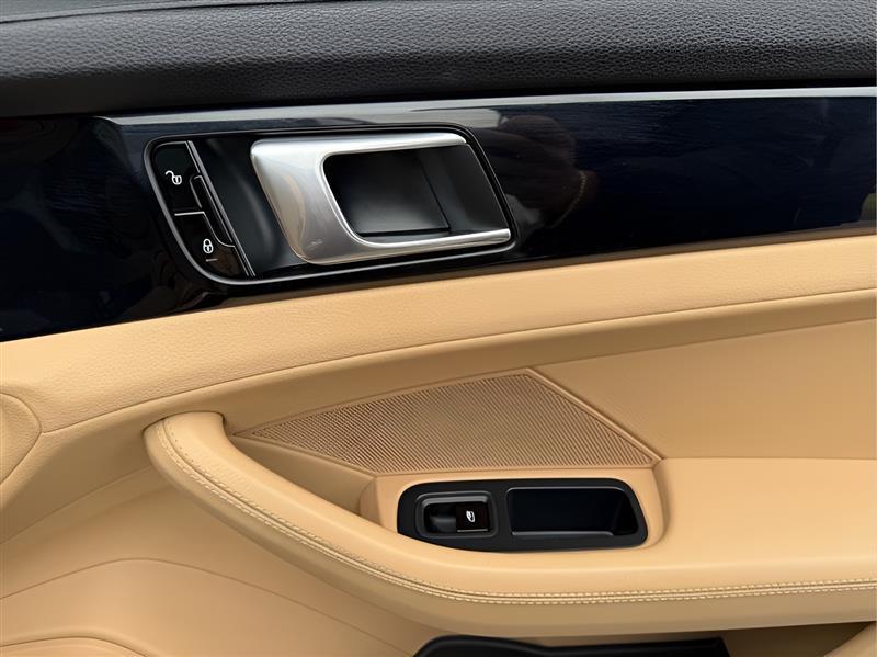 Porsche Panamera 4 2018