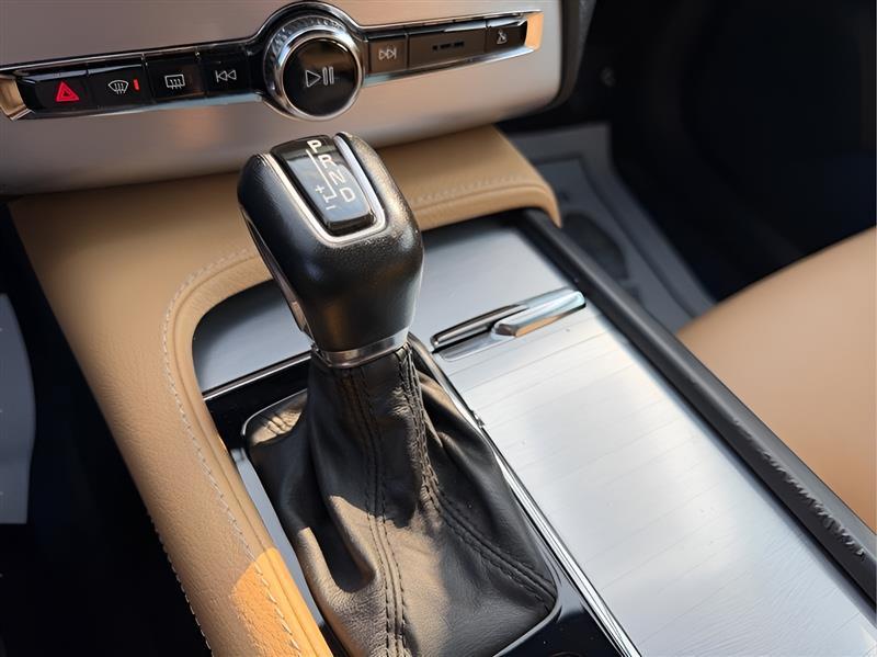 Volvo XC90 T5 Momentum 2018