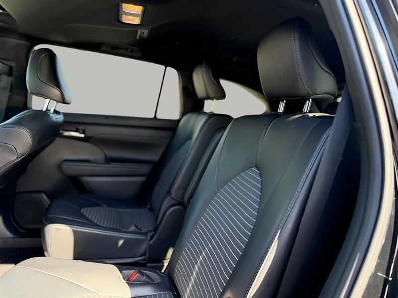 Toyota Highlander XSE FWD V6 2021