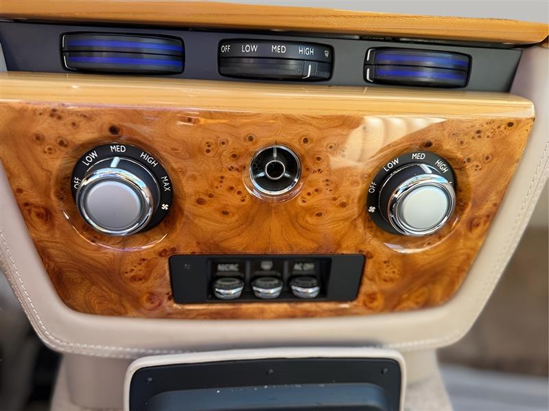 Rolls-Royce Phantom Sedan 2006