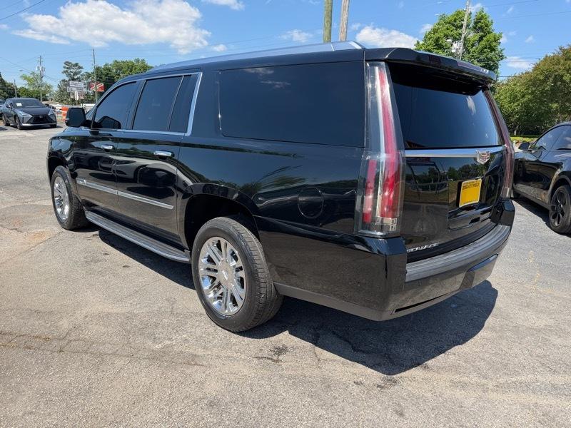 Cadillac Escalade ESV 4D SUV RWD 2018