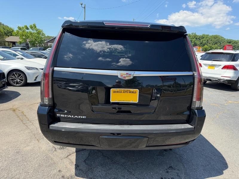 Cadillac Escalade ESV 4D SUV RWD 2018