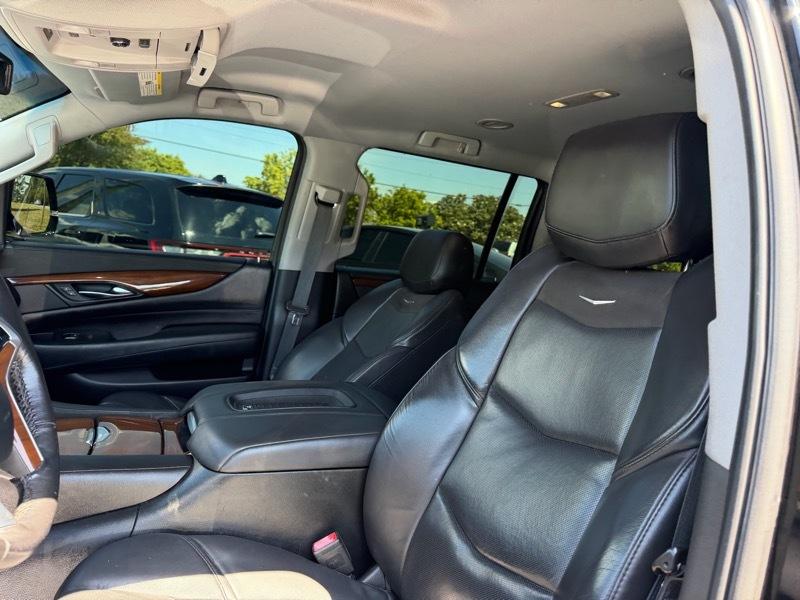 Cadillac Escalade ESV 4D SUV RWD 2018