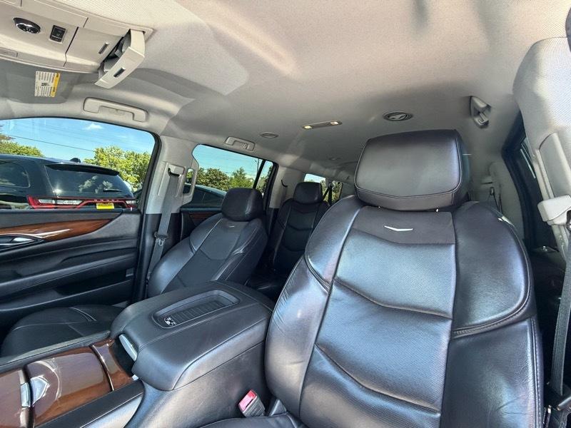 Cadillac Escalade ESV 4D SUV RWD 2018