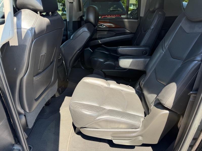 Cadillac Escalade ESV 4D SUV RWD 2018