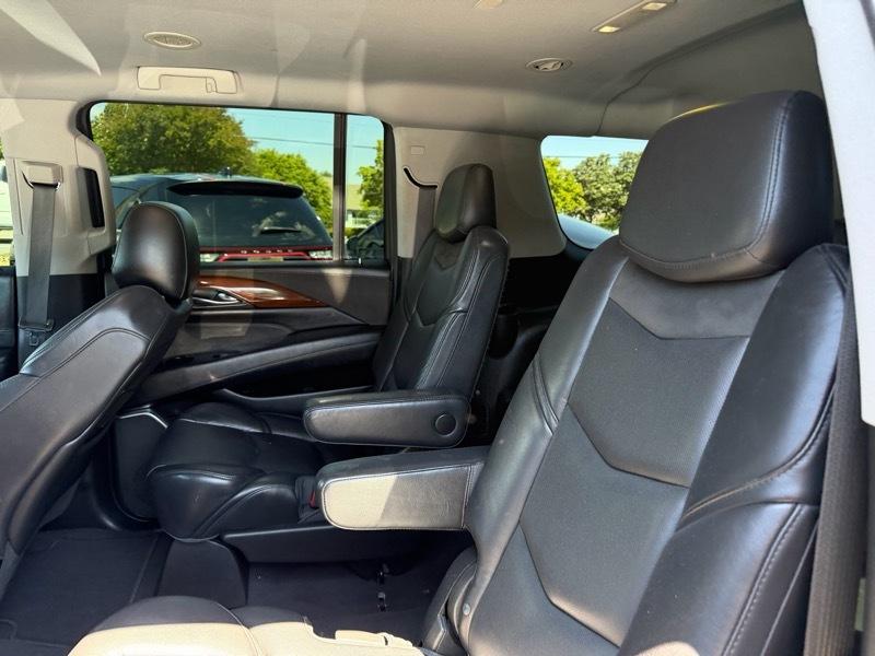 Cadillac Escalade ESV 4D SUV RWD 2018
