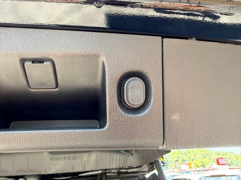Cadillac Escalade ESV 4D SUV RWD 2018