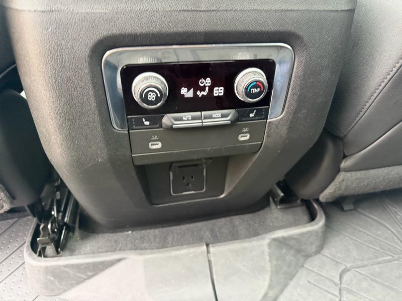 Chevrolet Suburban RST 2023