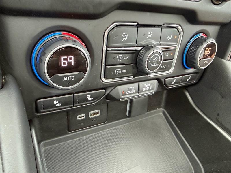 Chevrolet Suburban RST 2023