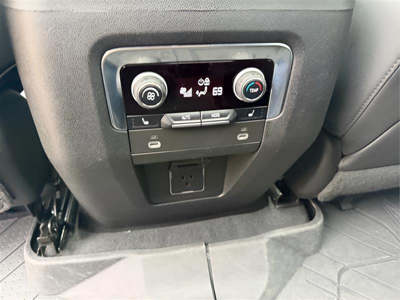 Chevrolet Suburban RST 2023