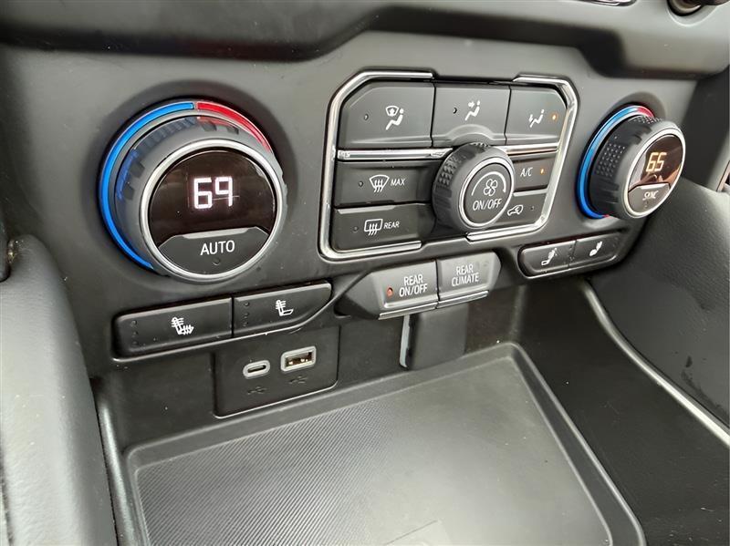 Chevrolet Suburban RST 2023