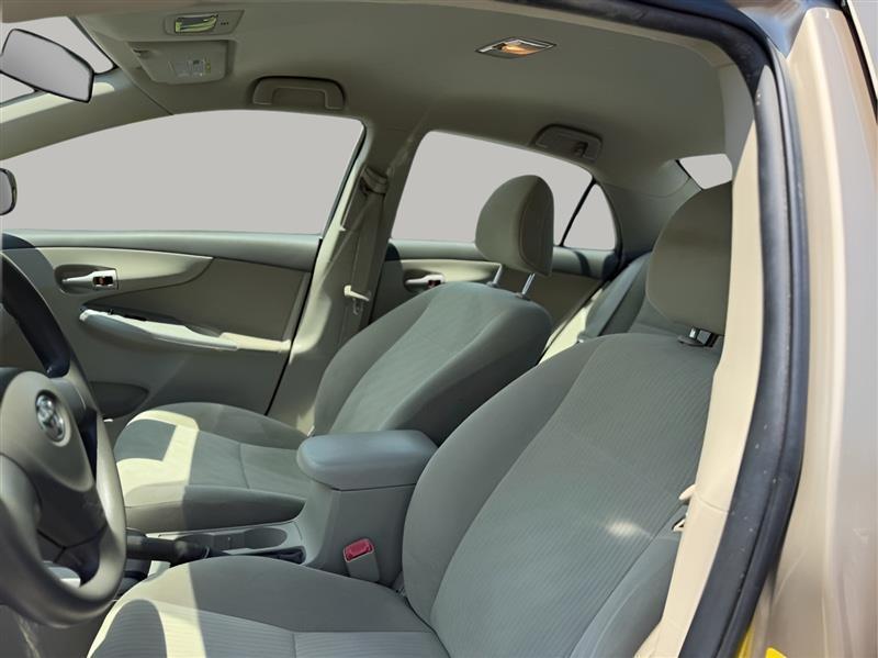 Toyota Corolla 4dr Sdn LE Auto 2010