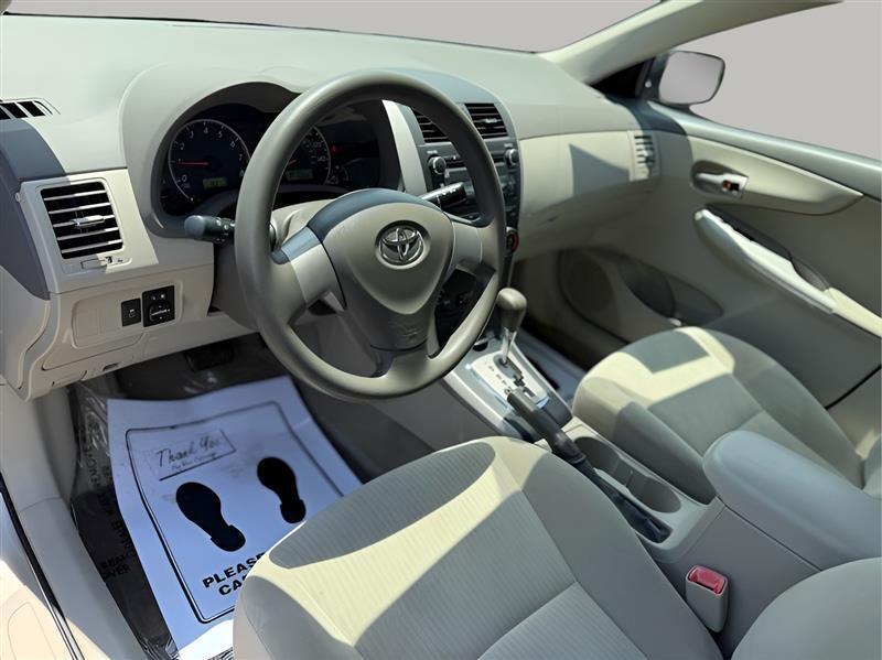 Toyota Corolla 4dr Sdn LE Auto 2010