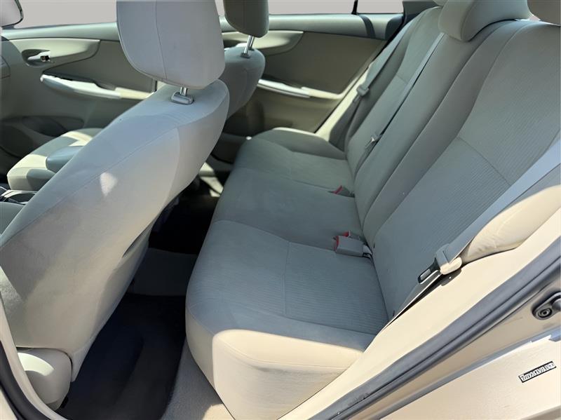 Toyota Corolla 4dr Sdn LE Auto 2010