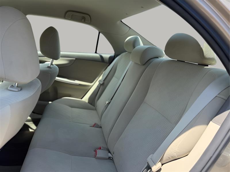 Toyota Corolla 4dr Sdn LE Auto 2010