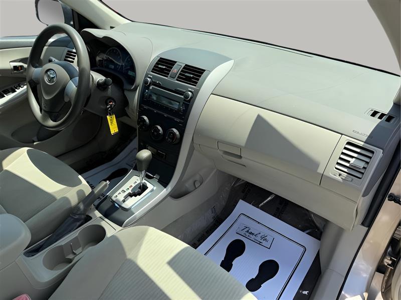 Toyota Corolla 4dr Sdn LE Auto 2010