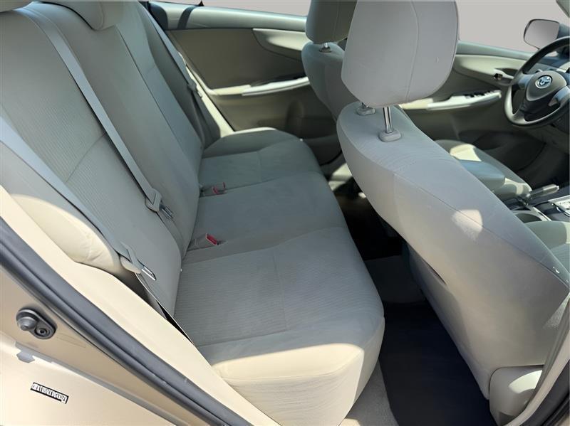 Toyota Corolla 4dr Sdn LE Auto 2010
