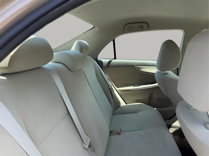 Toyota Corolla 4dr Sdn LE Auto 2010