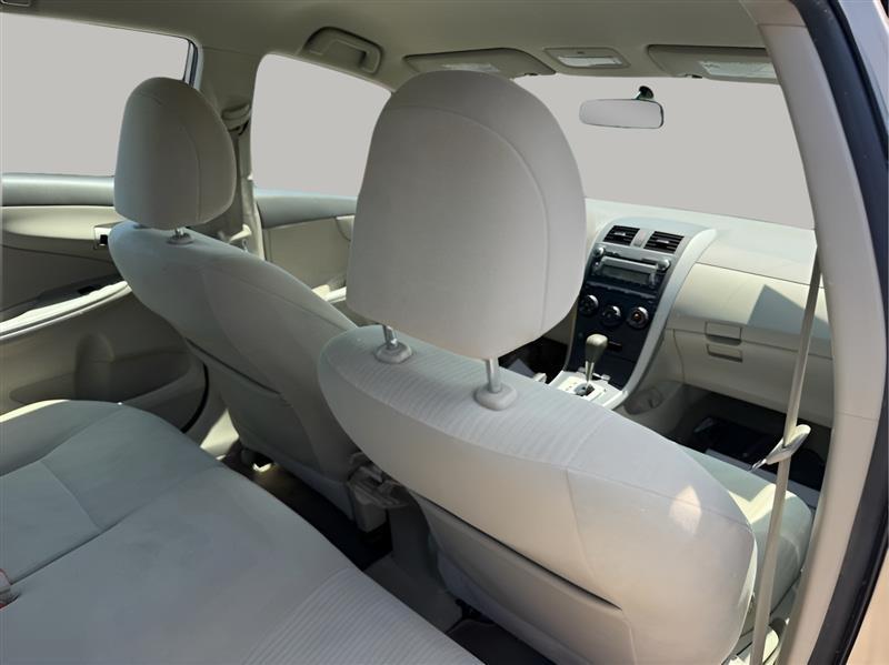 Toyota Corolla 4dr Sdn LE Auto 2010