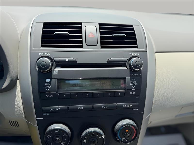 Toyota Corolla 4dr Sdn LE Auto 2010