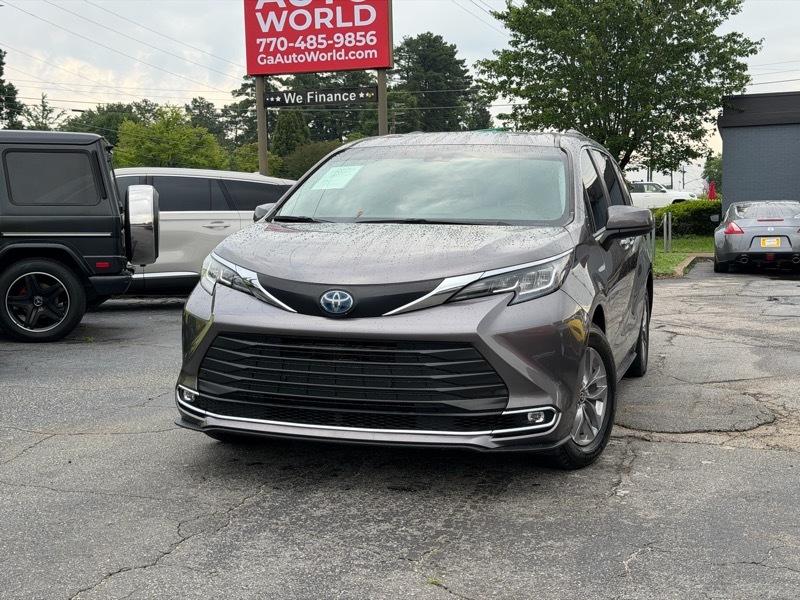 2021 Toyota Sienna XLE FWD photo