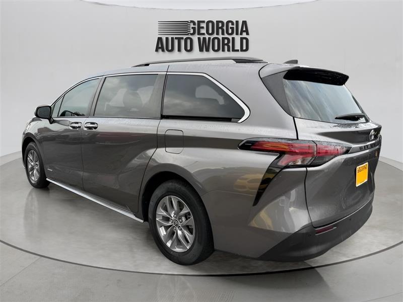 Toyota Sienna XLE 7-Passenger 2021