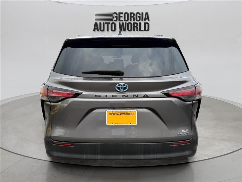 Toyota Sienna XLE 7-Passenger 2021