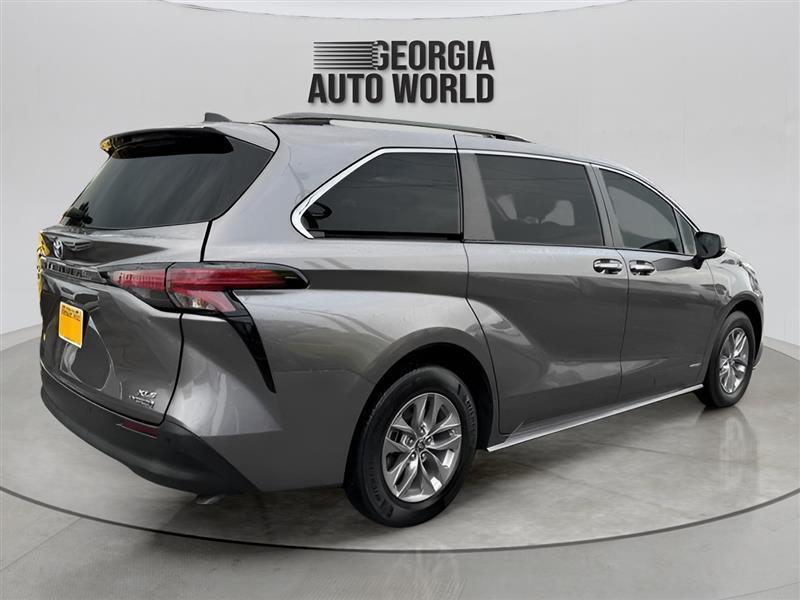 Toyota Sienna XLE 7-Passenger 2021