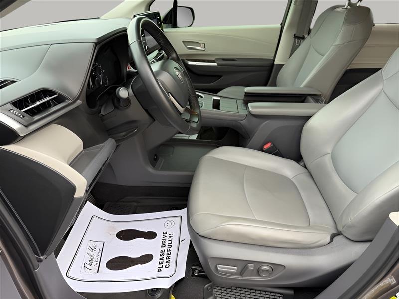Toyota Sienna XLE 7-Passenger 2021