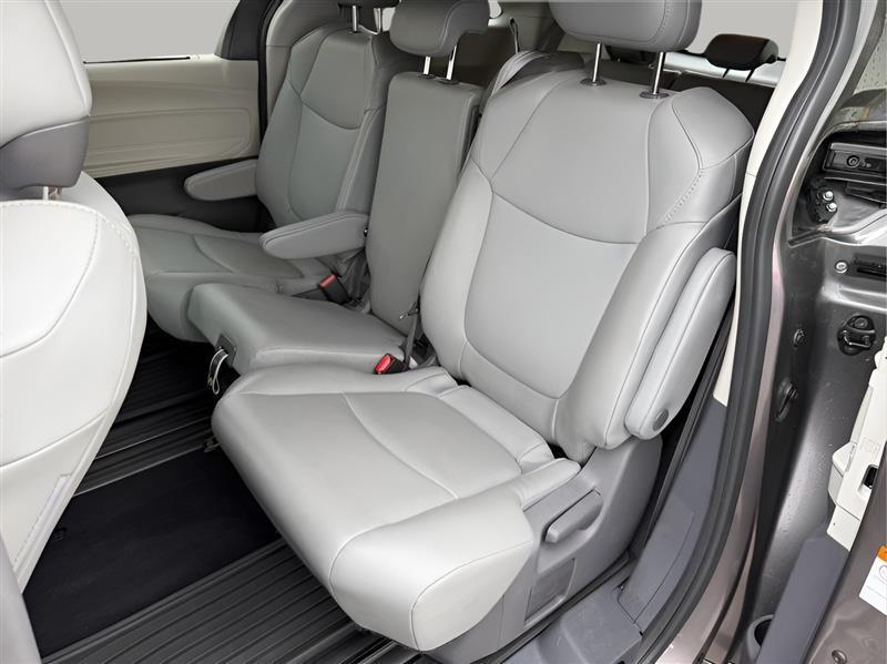 Toyota Sienna XLE 7-Passenger 2021