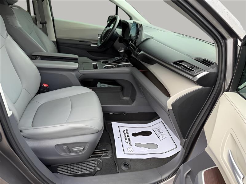 Toyota Sienna XLE 7-Passenger 2021