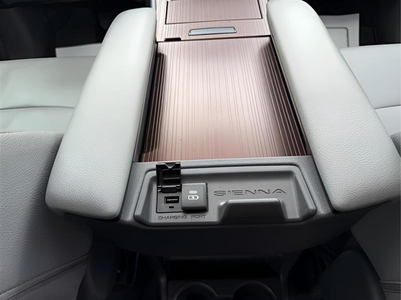 Toyota Sienna XLE 7-Passenger 2021